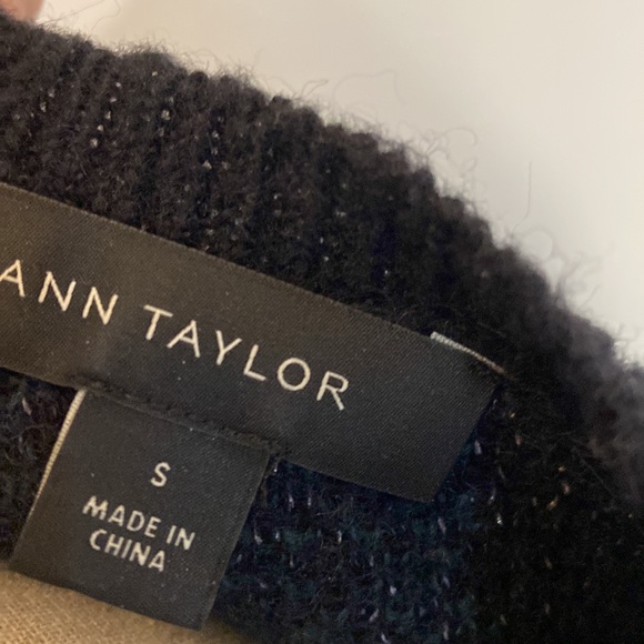 Beautiful ANN TAYLOR Sweater - Picture 4 of 5